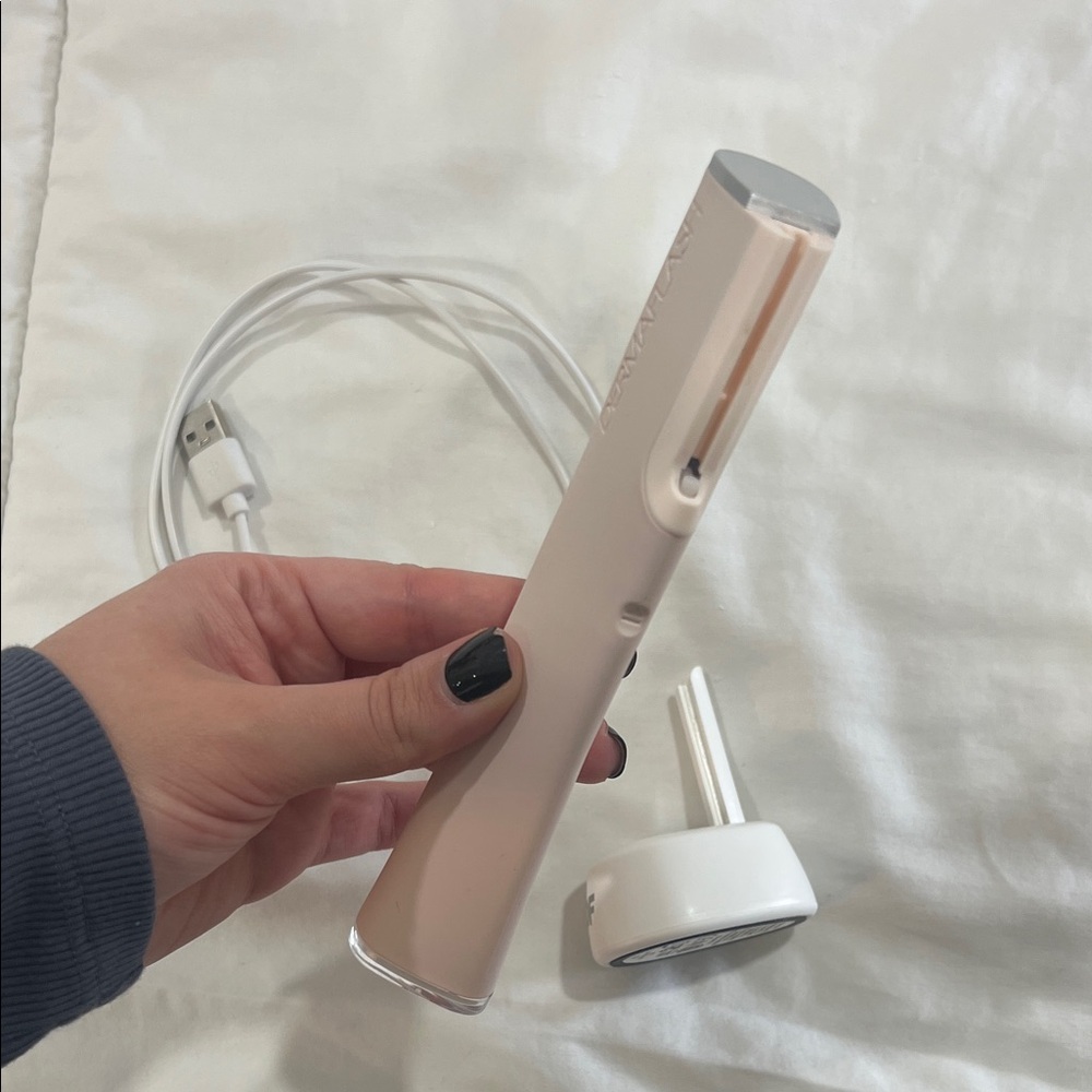 Dermaflash Hair Removal Device - Picture 3 of 4